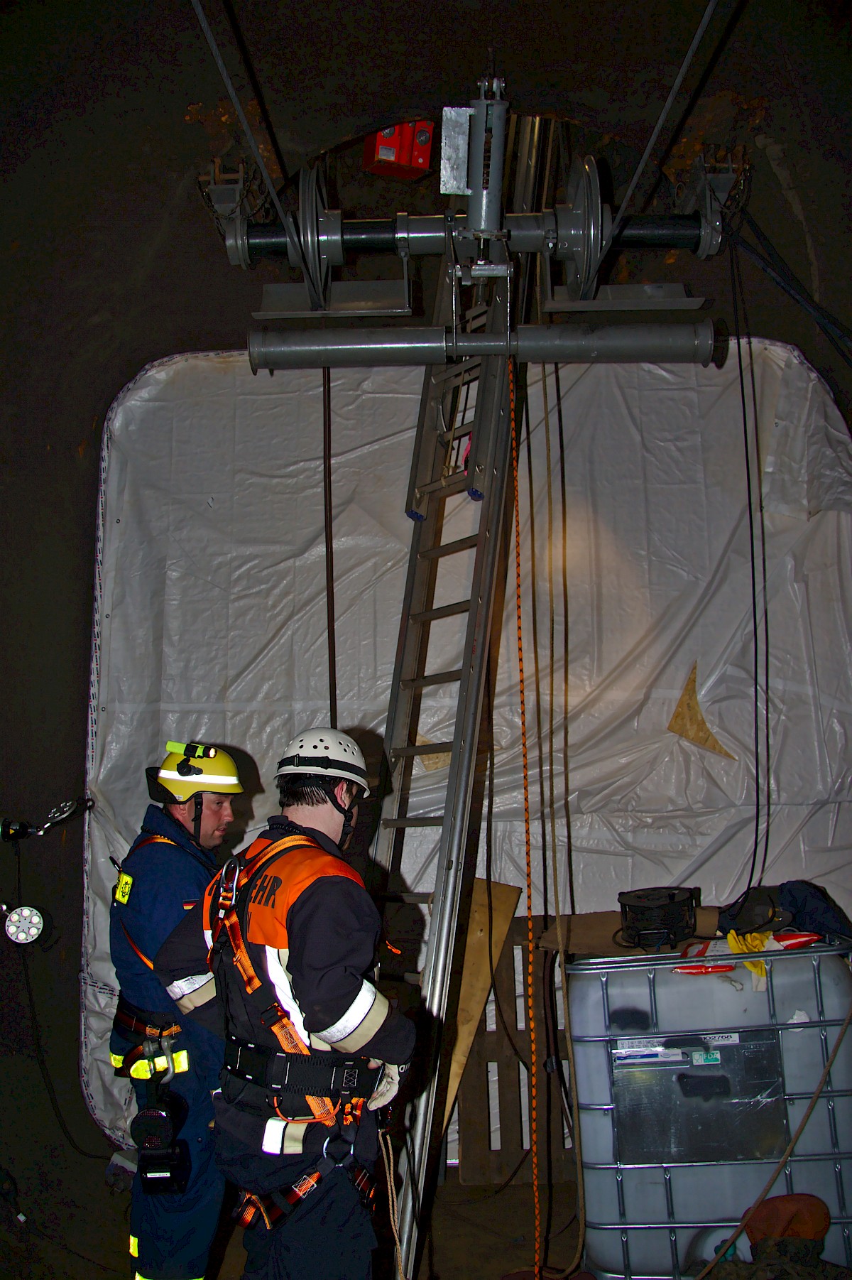 Gemeinschaftsübung von THW Lohr und Feuerwehr am Oberbecken