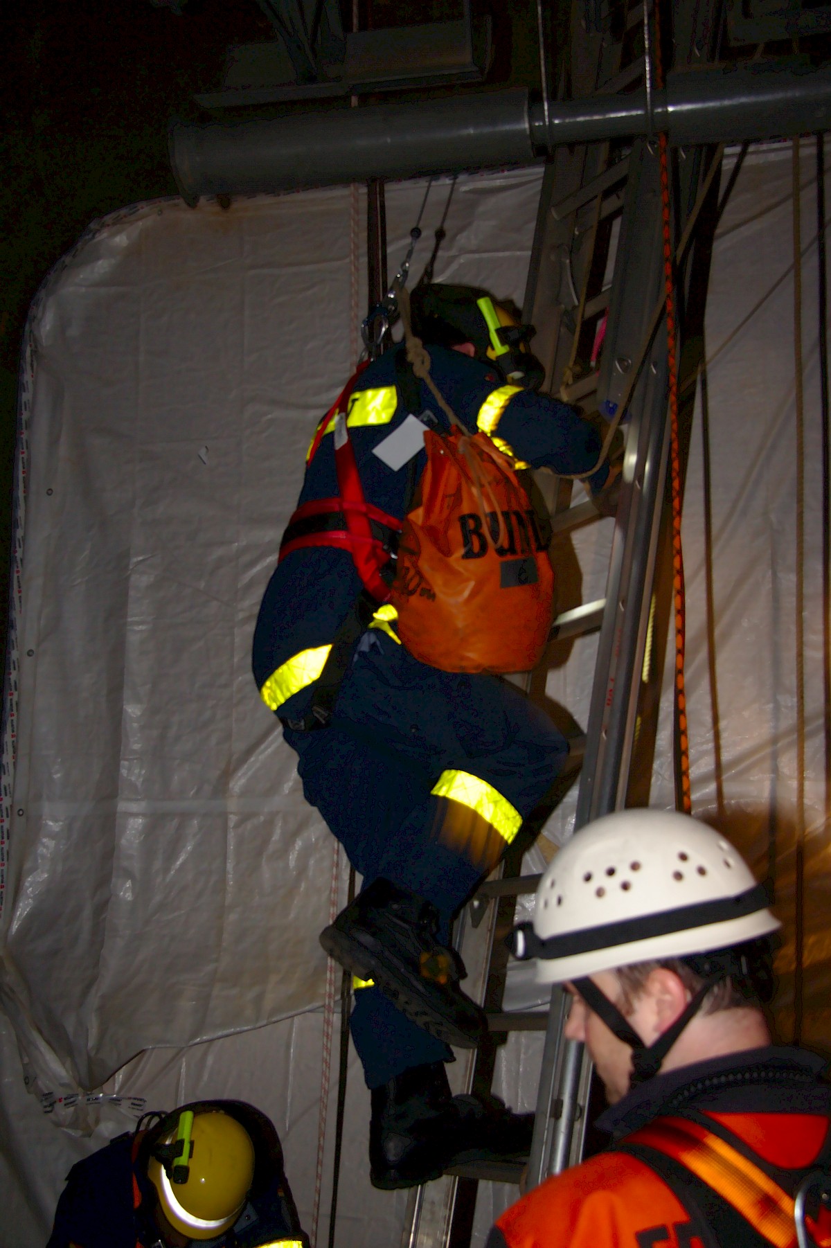 Gemeinschaftsübung von THW Lohr und Feuerwehr am Oberbecken