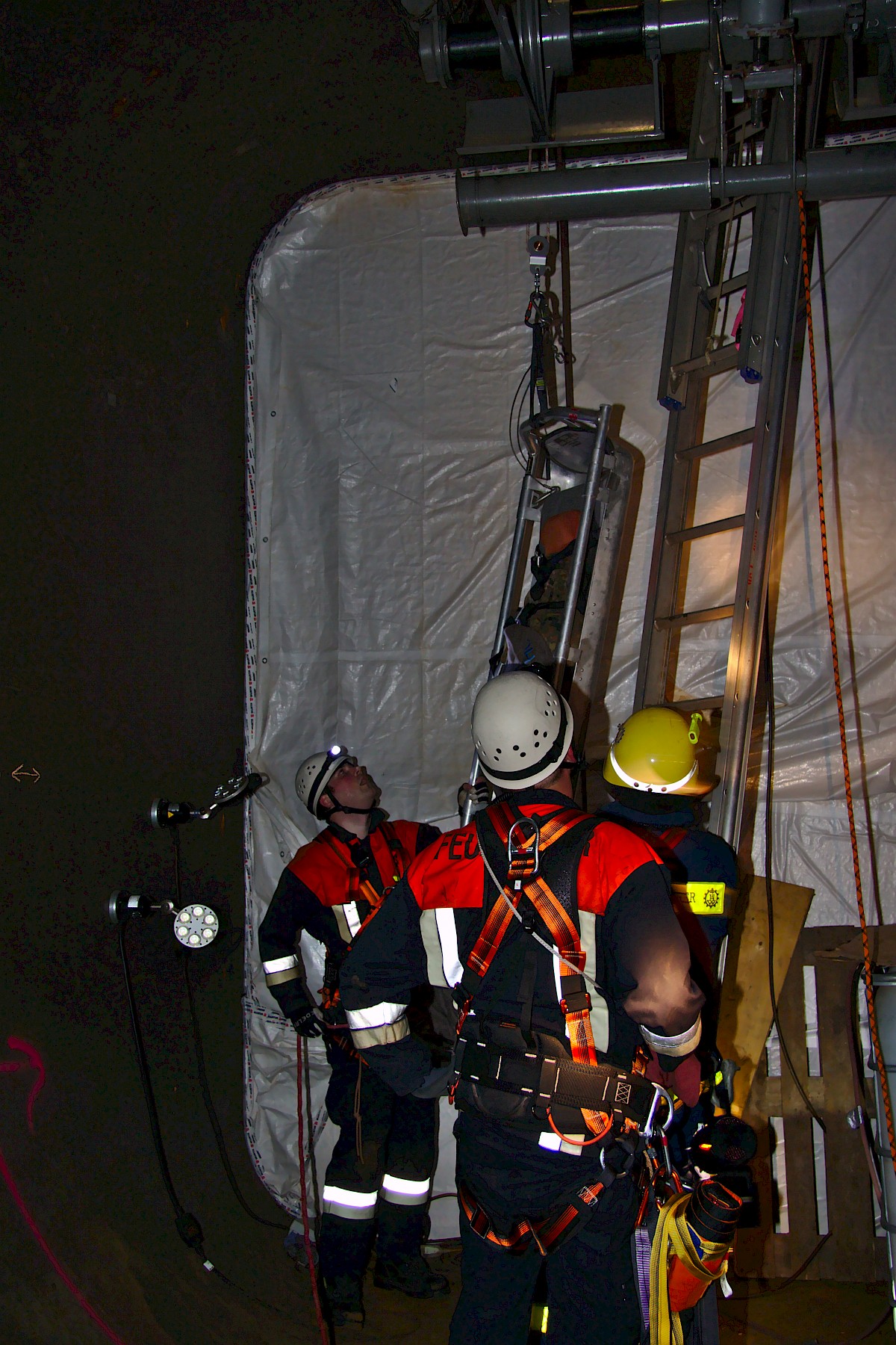 Gemeinschaftsübung von THW Lohr und Feuerwehr am Oberbecken