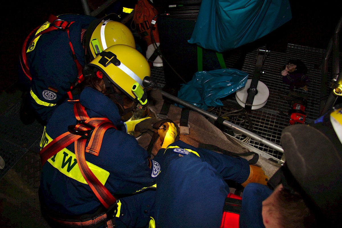 Gemeinschaftsübung von THW Lohr und Feuerwehr am Oberbecken