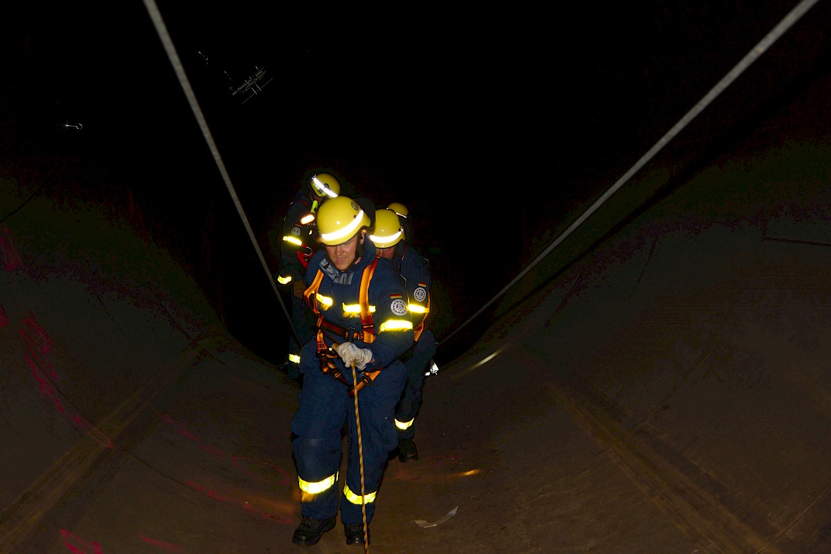 Gemeinschaftsübung von THW Lohr und Feuerwehr am Oberbecken