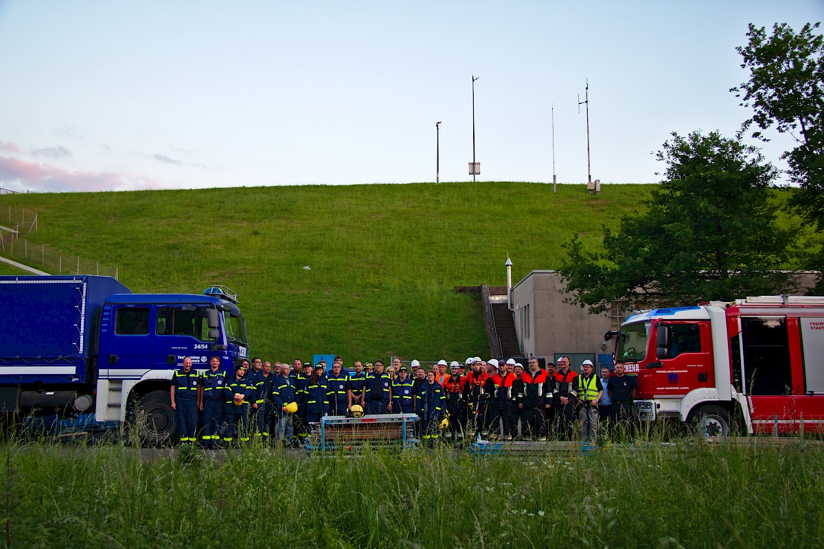 Gemeinschaftsübung von THW Lohr und Feuerwehr am Oberbecken