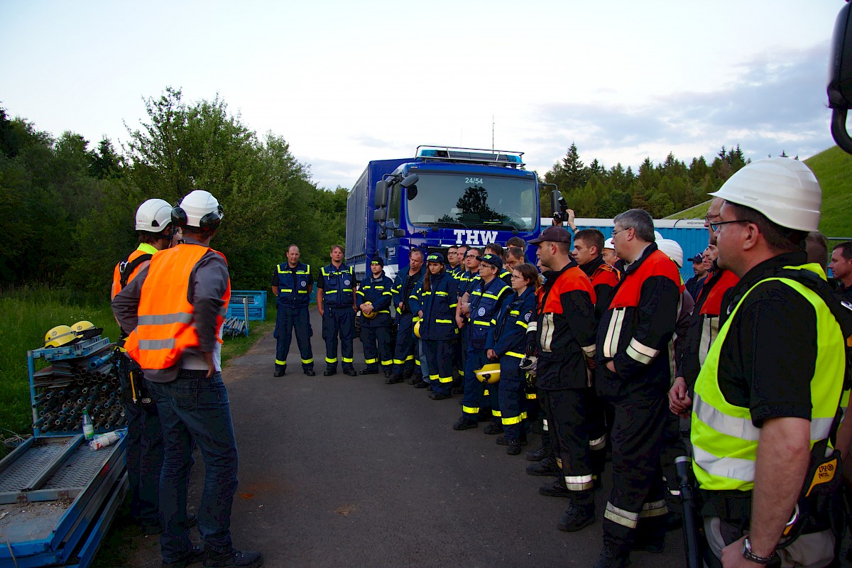 Gemeinschaftsübung von THW Lohr und Feuerwehr am Oberbecken