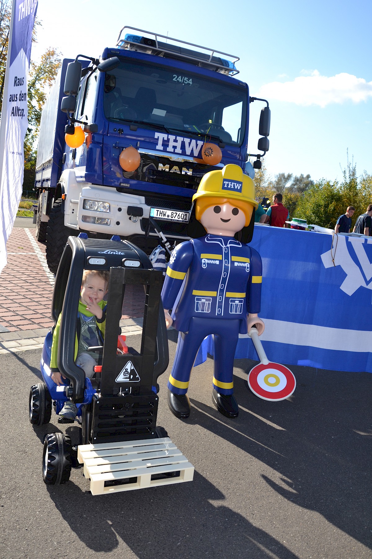 1. Familienmesse des Landkreises Main Spessart THW zeigt Technik zum Anfassen