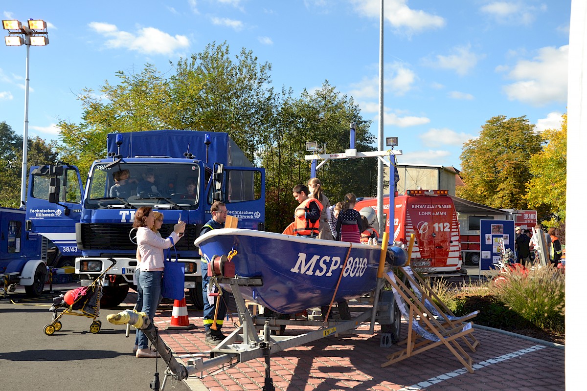 1. Familienmesse des Landkreises Main Spessart THW zeigt Technik zum Anfassen