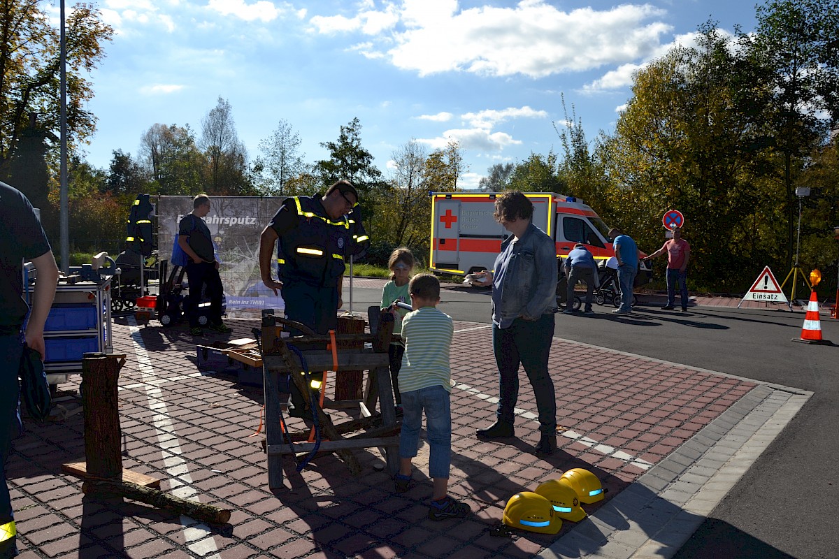 1. Familienmesse des Landkreises Main Spessart THW zeigt Technik zum Anfassen