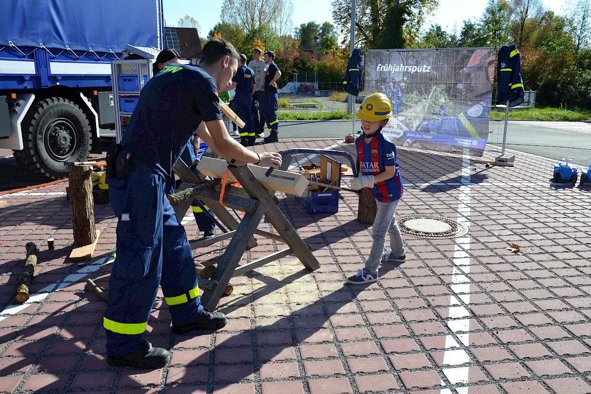 1. Familienmesse des Landkreises Main Spessart THW zeigt Technik zum Anfassen