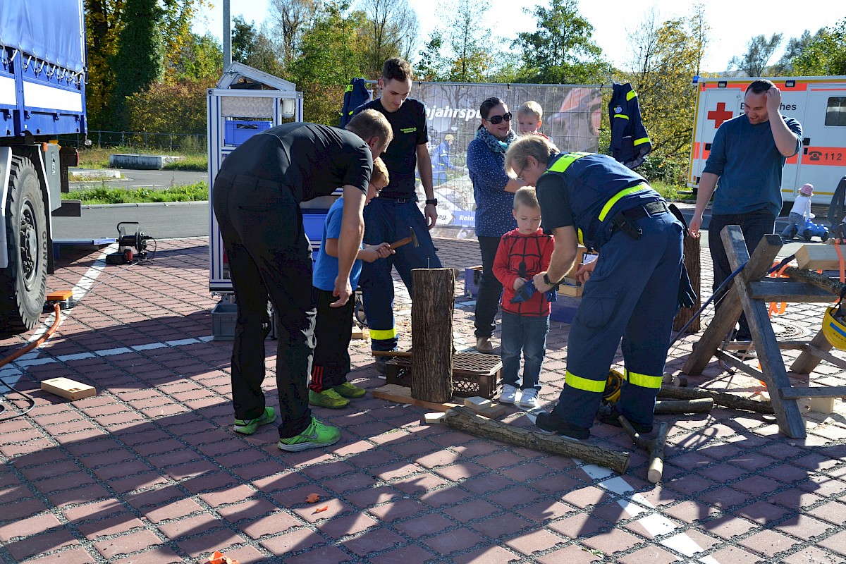 1. Familienmesse des Landkreises Main Spessart THW zeigt Technik zum Anfassen