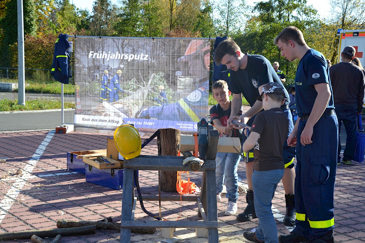 1. Familienmesse des Landkreises Main Spessart THW zeigt Technik zum Anfassen