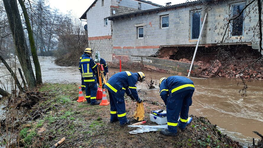 Fachberater-Einsatz: Haus unterspült in Mittelsinn