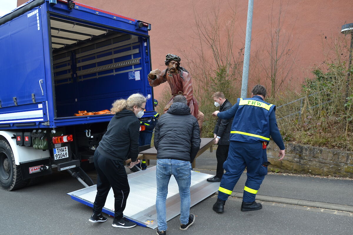 Transport der Figuren der Lohrer Karfreitagsprozession 2021