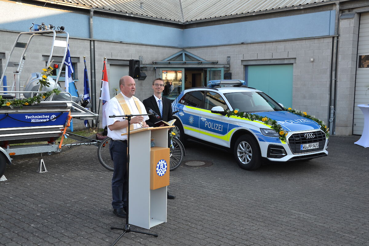 Feierliche Fahrzeugsegnung unseres neuen Einsatzbootes und des PKW OV Ford Ranger