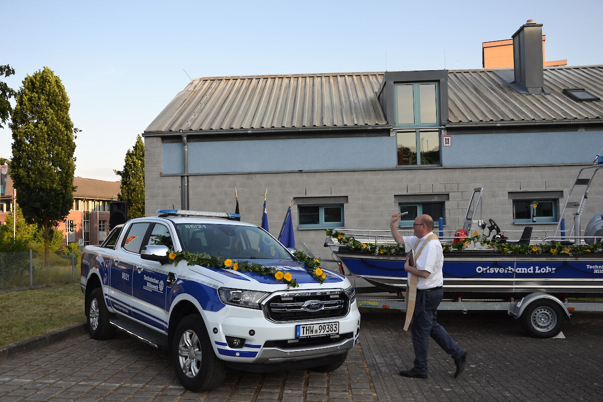 Feierliche Fahrzeugsegnung unseres neuen Einsatzbootes und des PKW OV Ford Ranger