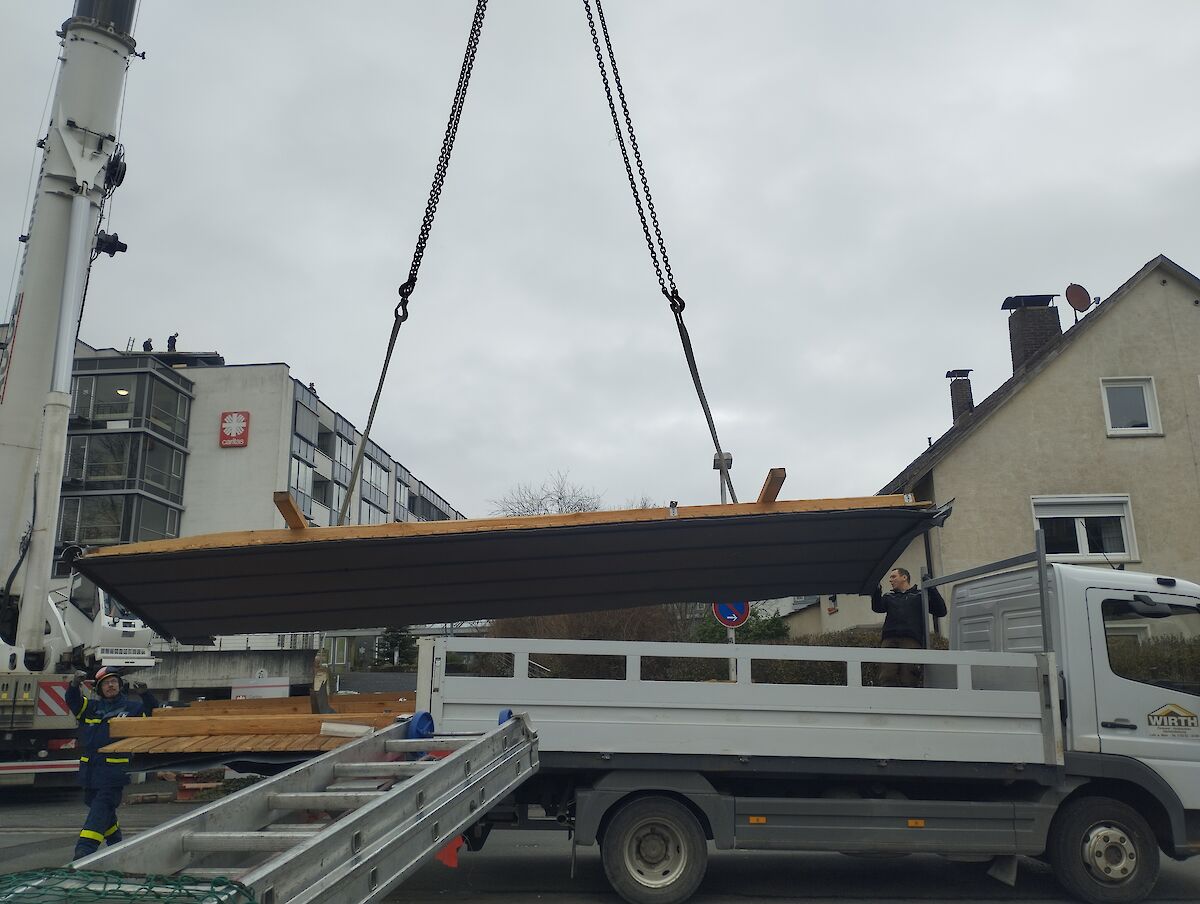 Einsatz auf dem Dach des Caritas Seniorenheimes nach Sturm Zoltan