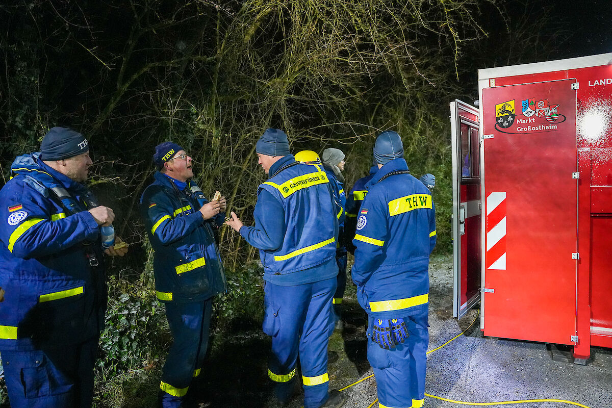 Erfolgreicher Großeinsatz zur vorsorglichen Dammsicherung am Baggersee Emma-Süd in Kahl am Main