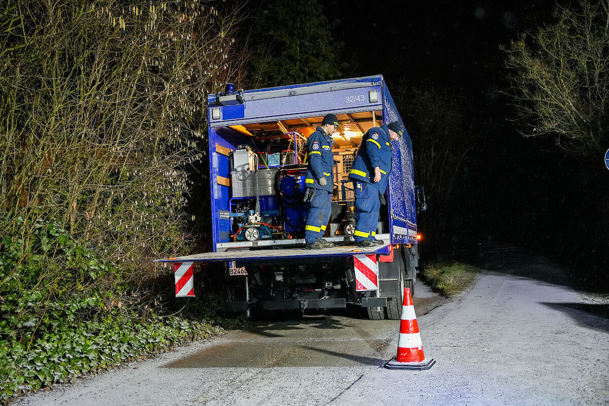 Erfolgreicher Großeinsatz zur vorsorglichen Dammsicherung am Baggersee Emma-Süd in Kahl am Main